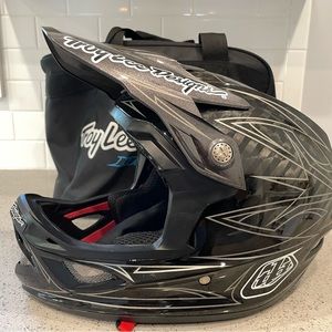 Troy Lee Designs D3 Carbon Helmet